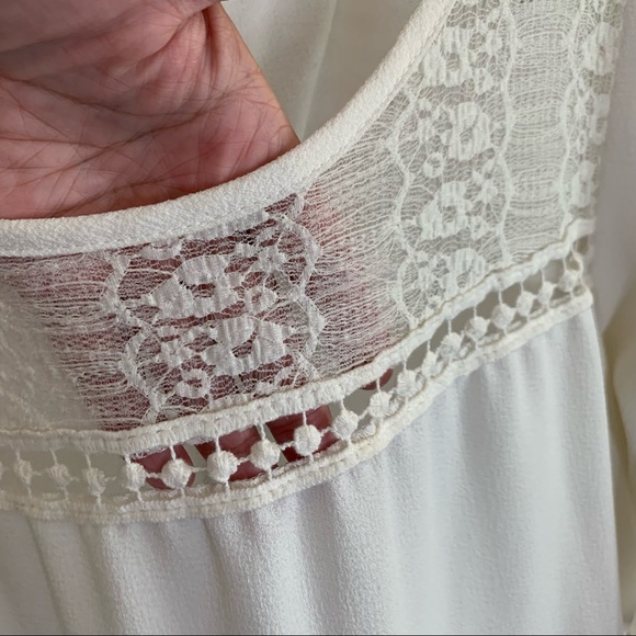 Torrid Ivory Flutter Sleeve Top - Picture 3 of 7